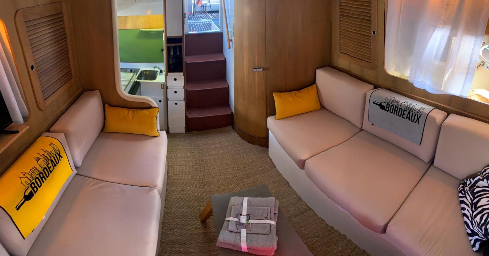 Bateau Cocoon En Amoureux Botel Bordeaux